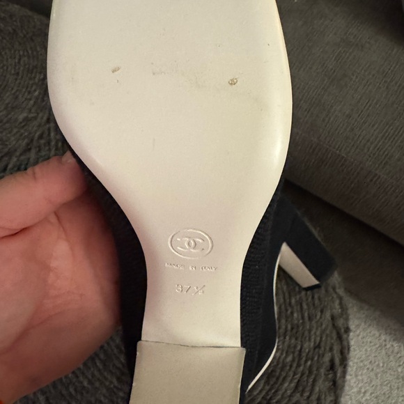 CHANEL Rosette heels - Picture 3 of 5